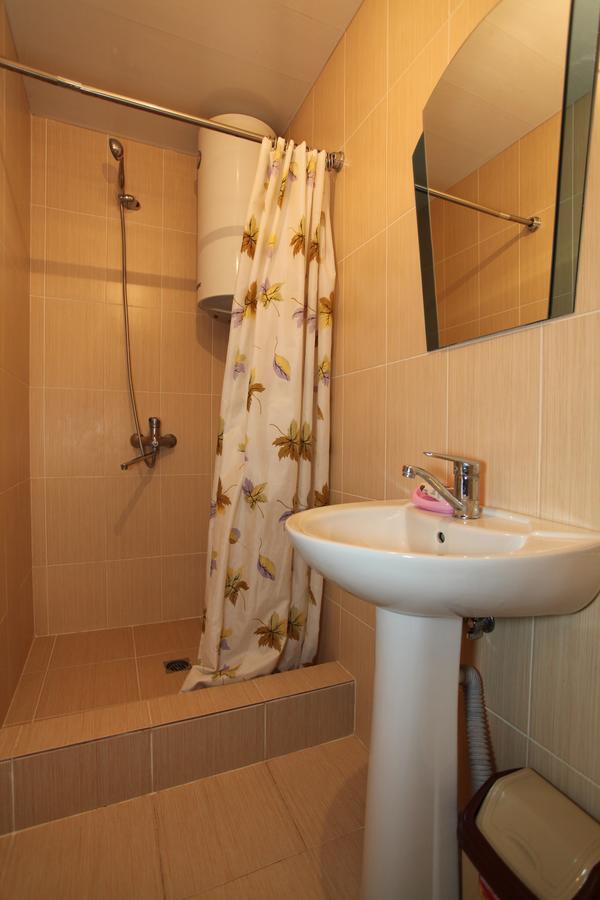 Guest House Esma Szuhumi Kültér fotó