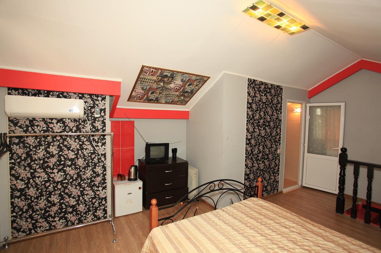 Guest House Esma Szuhumi Kültér fotó