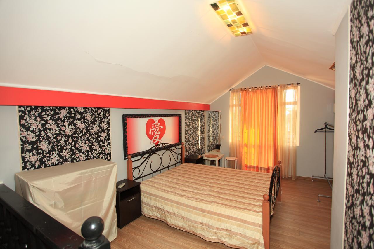 Guest House Esma Szuhumi Kültér fotó