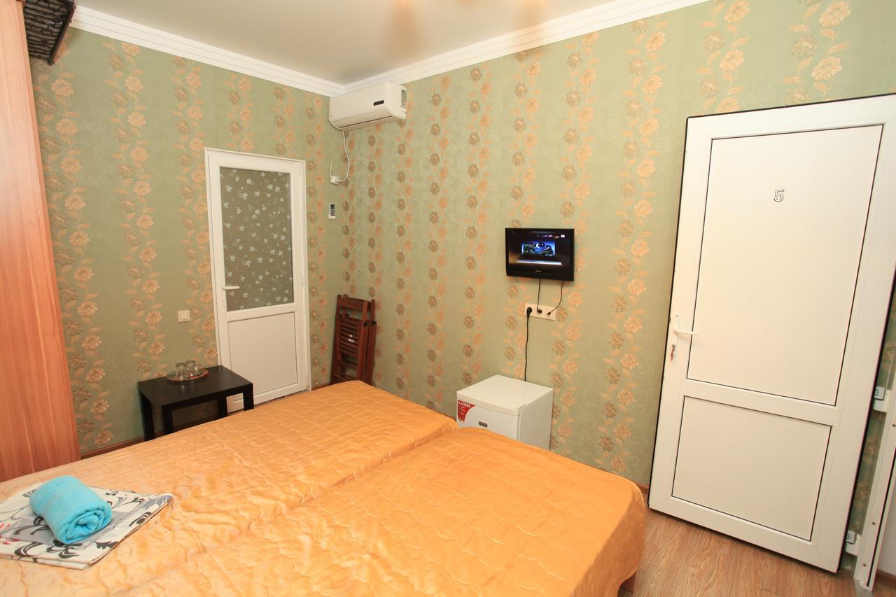 Guest House Esma Szuhumi Kültér fotó