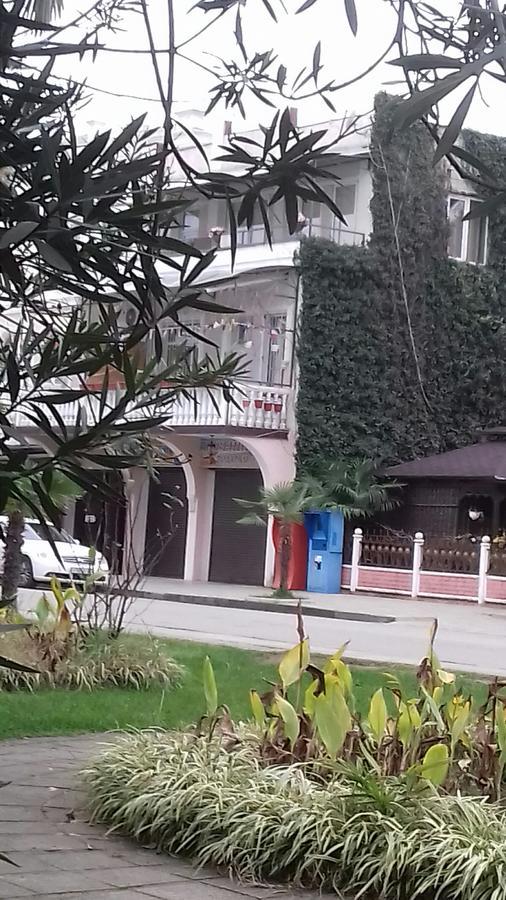 Guest House Esma Szuhumi Kültér fotó
